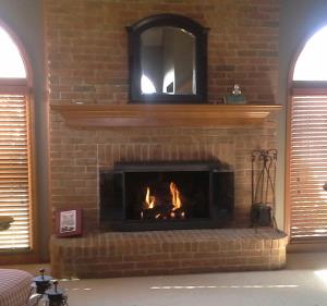 Empire 24 Inch Vent Free Gas Logs With Slope Glaze Burner, Super Sassafras Logs And Stoll Kingston Door